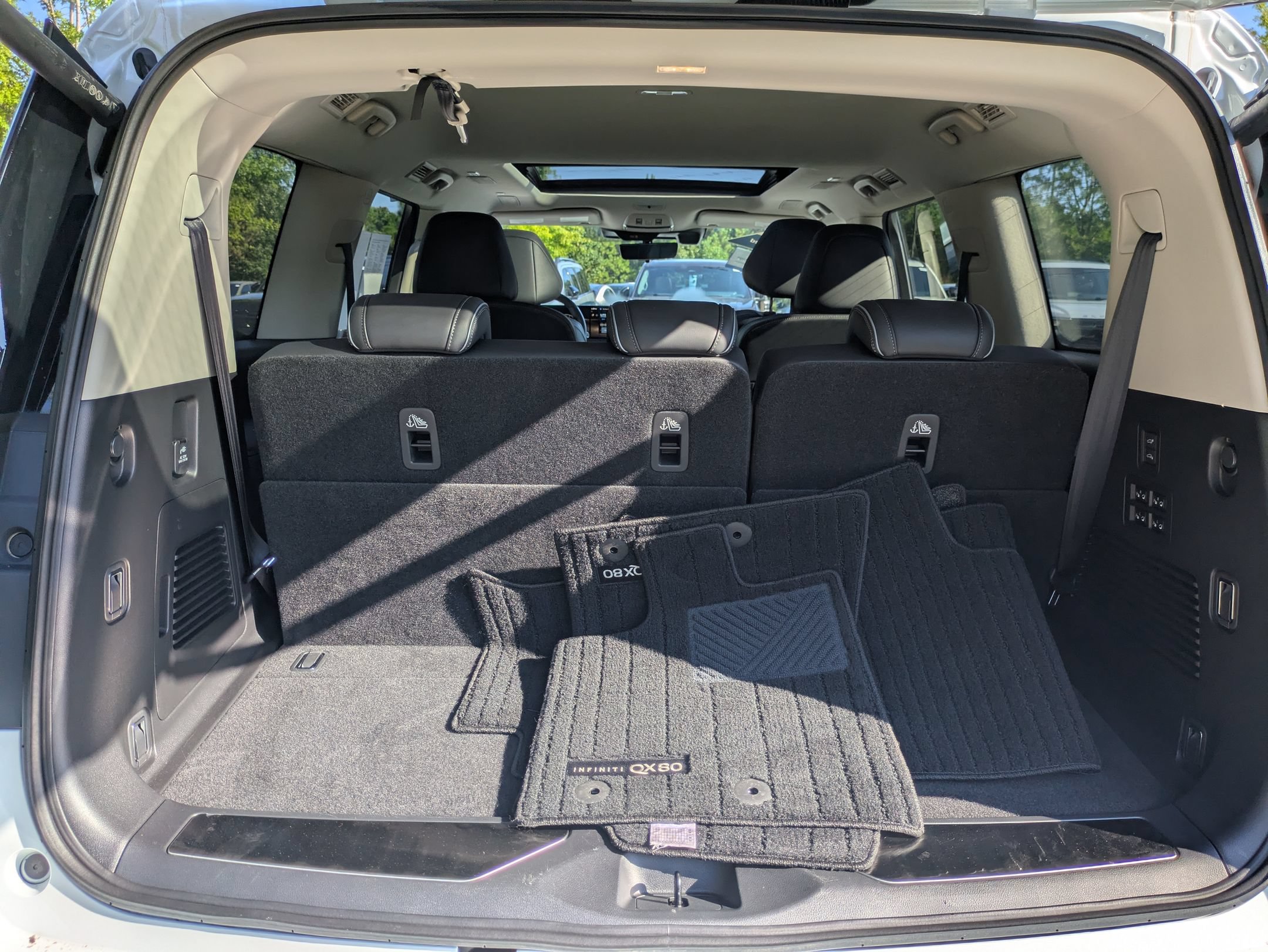Used 2025 INFINITI QX80 Sensory AWD/4WD image 34
