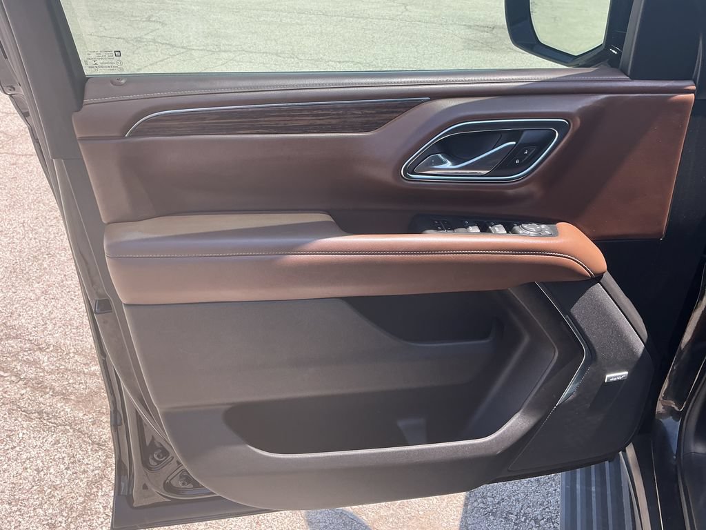 Used 2021 Chevrolet Tahoe High Country RWD image 12