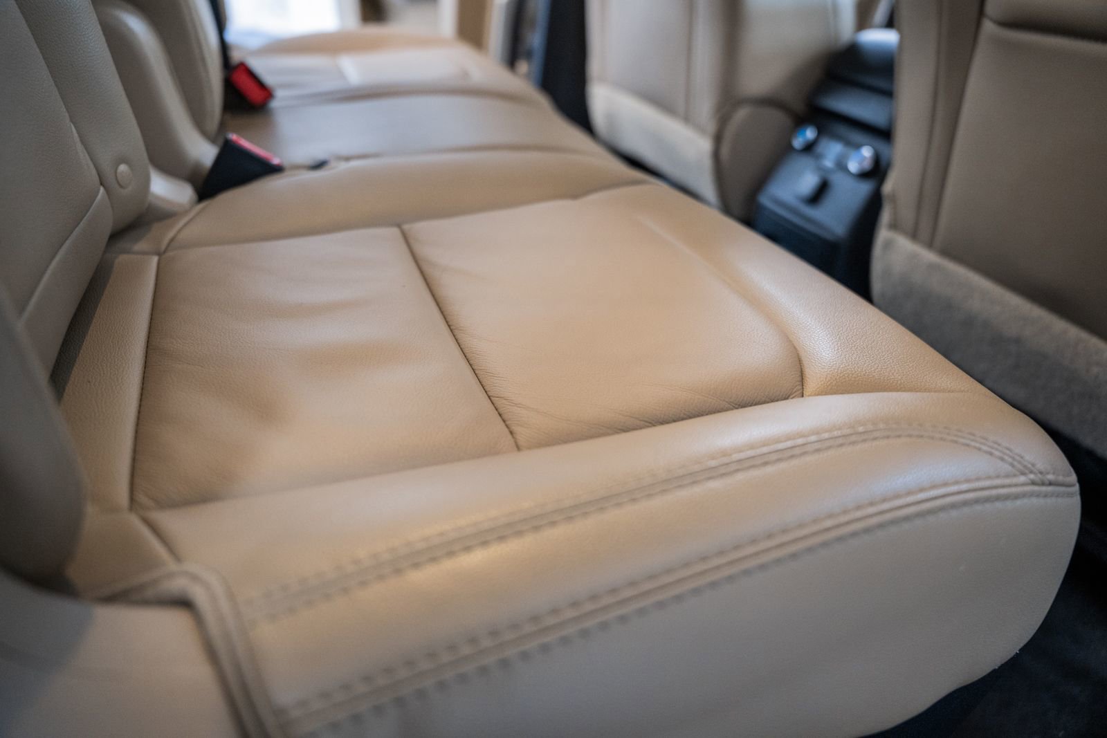 Certified 2017 Ford Explorer XLT w/ Equipment Group 202A image 31