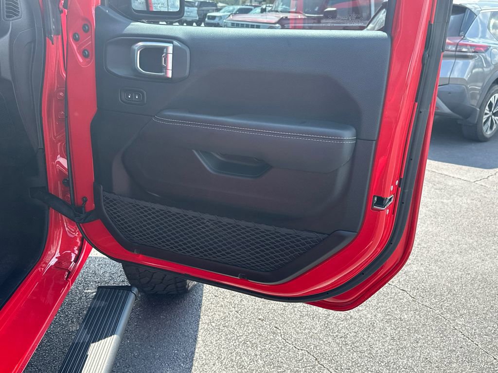 Used 2018 Jeep Wrangler Unlimited Sahara image 13