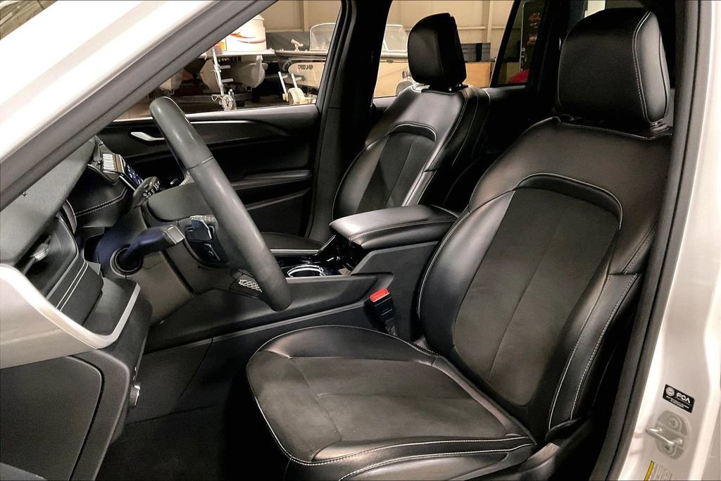 Used 2023 Jeep Grand Cherokee Altitude image 23