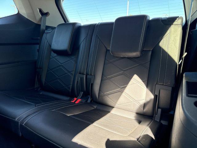 Used 2024 Volkswagen Atlas SE w/ Panoramic Sunroof Package FWD image 14