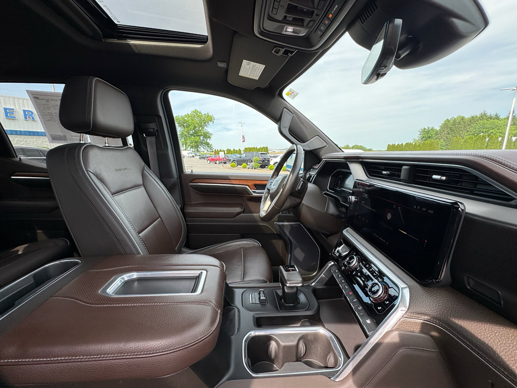 Used 2022 GMC Sierra 1500 Denali w/ Technology Package AWD/4WD image 33