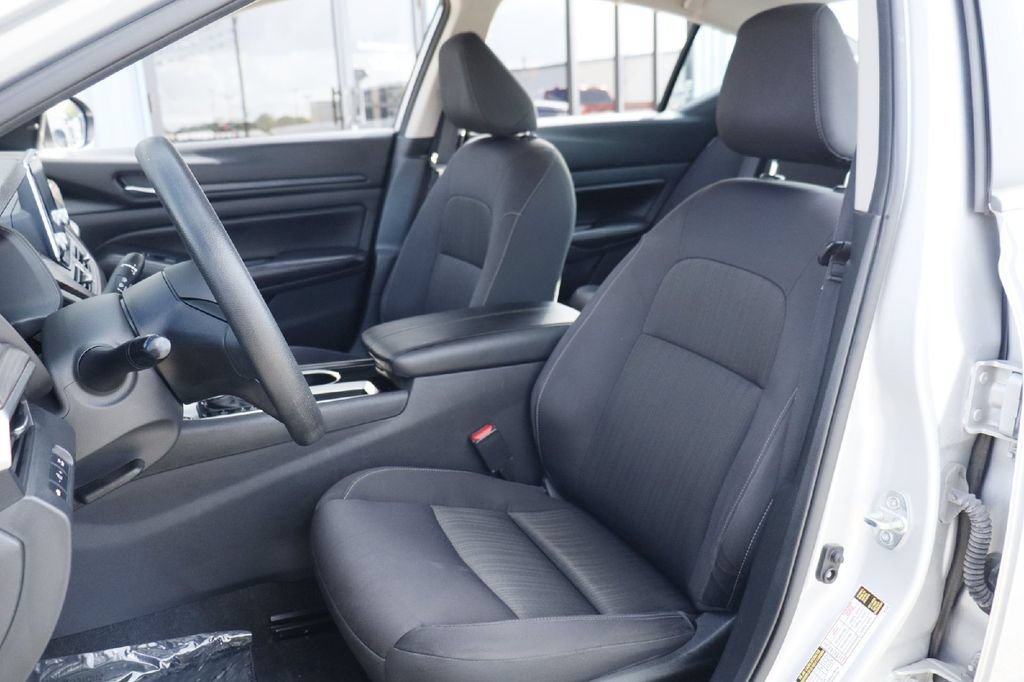 Used 2024 Nissan Altima 2.5 SV FWD image 5