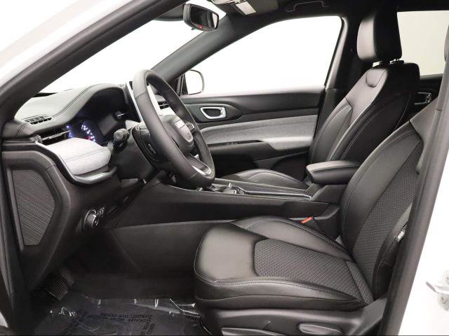 Used 2025 Jeep Compass Latitude image 23