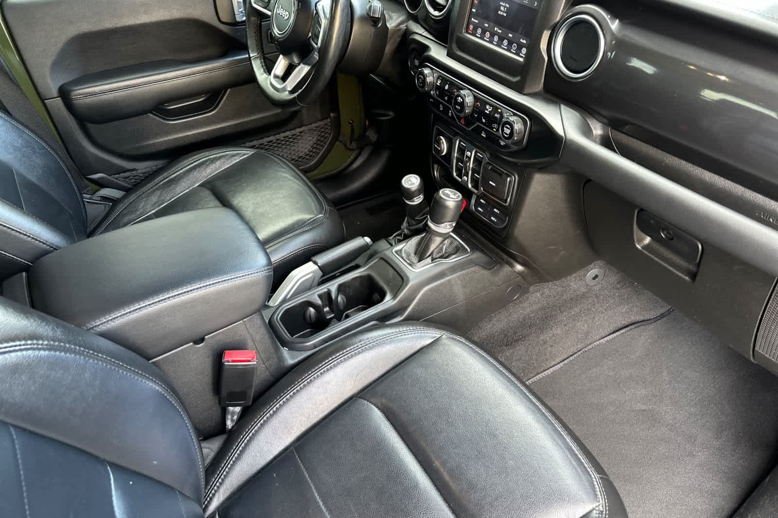 Used 2021 Jeep Wrangler Unlimited Sahara AWD/4WD image 16