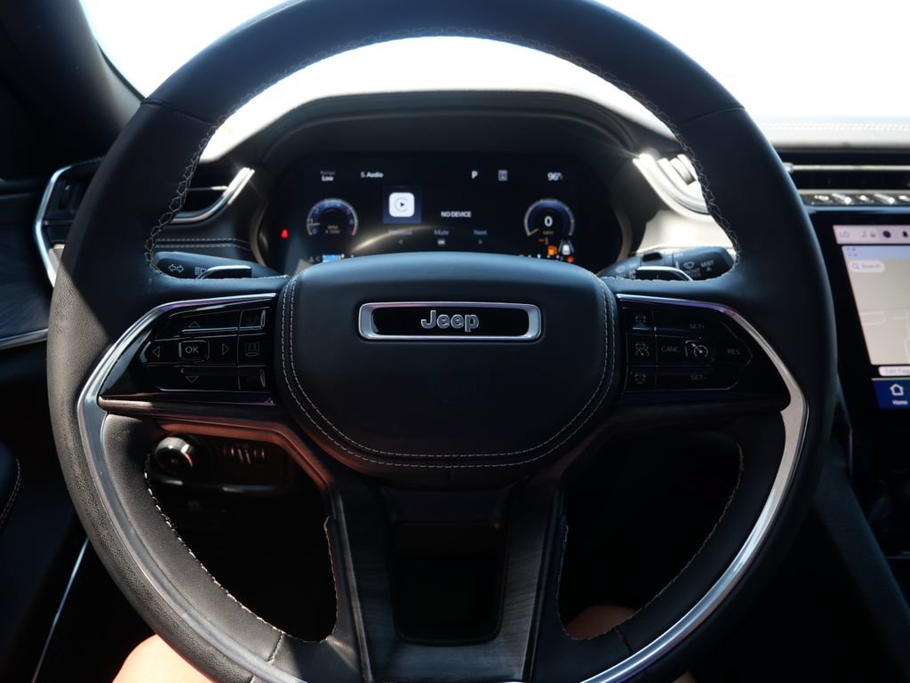 Used 2023 Jeep Grand Cherokee Overland w/ Luxury Tech Group IV AWD/4WD image 26