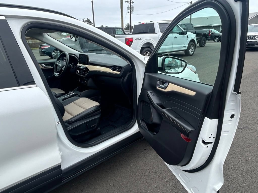 Certified 2022 Ford Escape Titanium w/ Titanium Elite Package AWD/4WD image 29