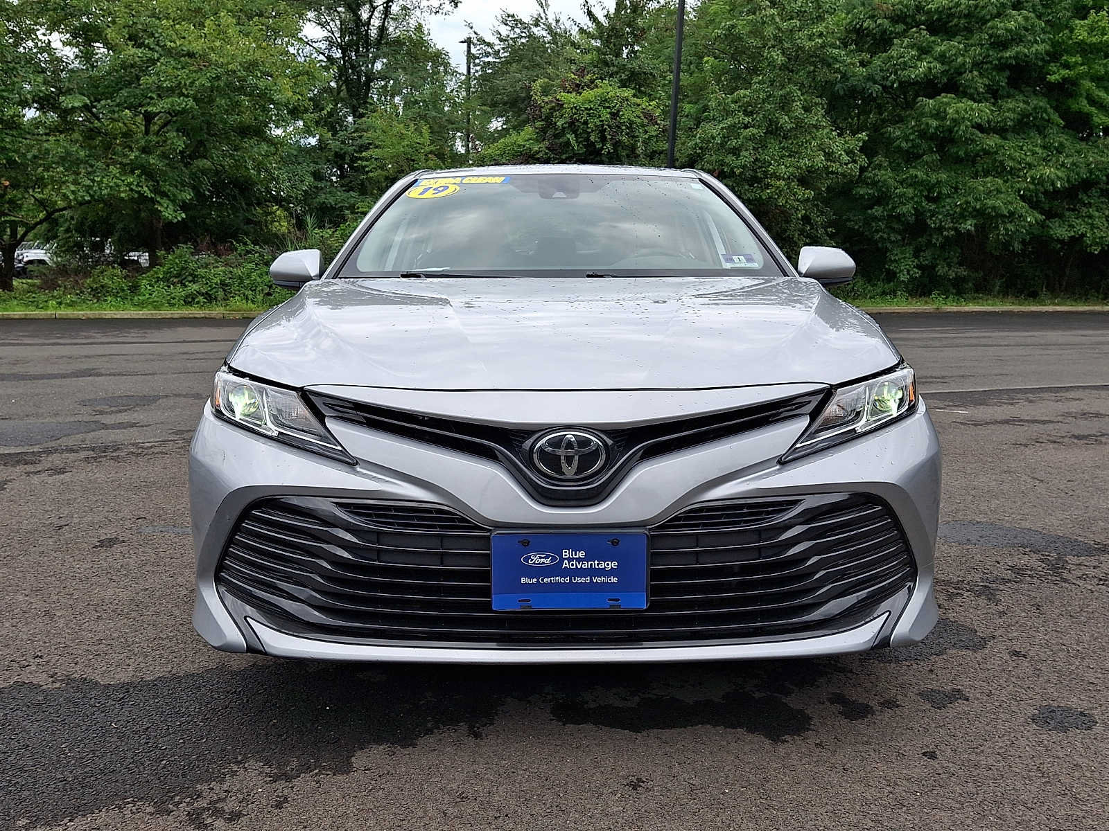 Used 2019 Toyota Camry LE FWD image 2