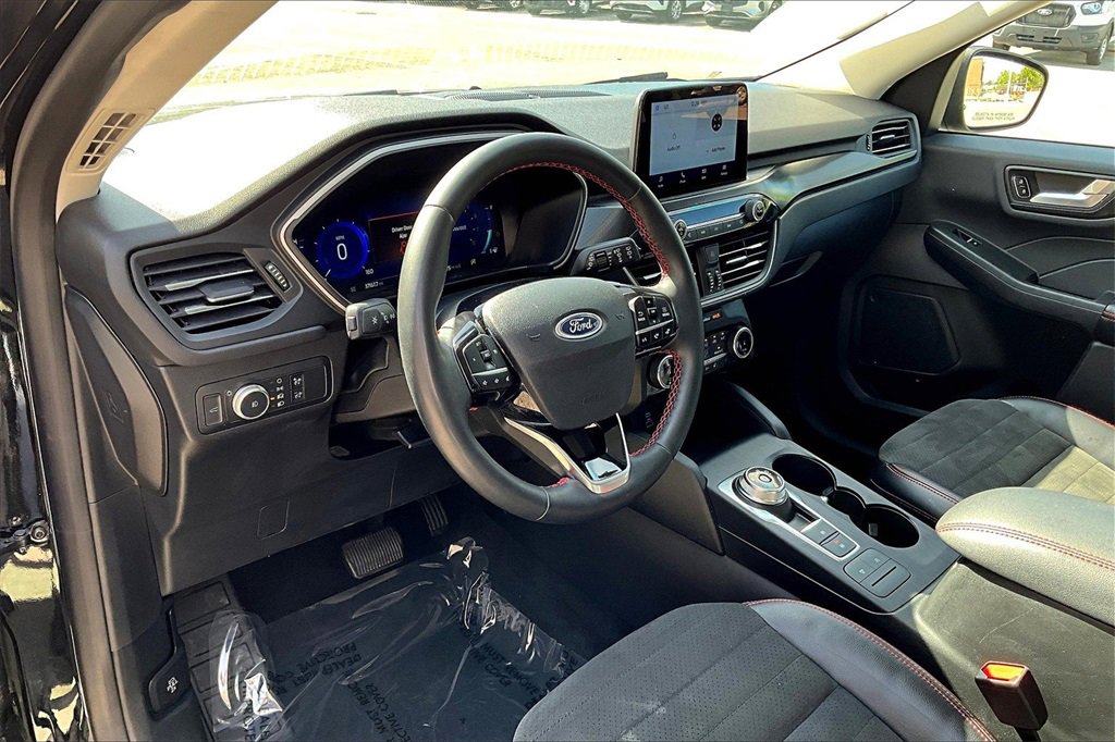 Certified 2022 Ford Escape SEL w/ SEL Stealth AWD Package image 13