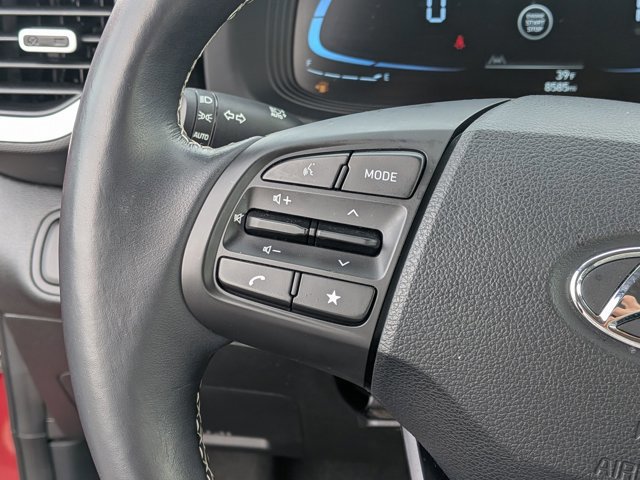 Used 2025 Hyundai Venue Limited image 17