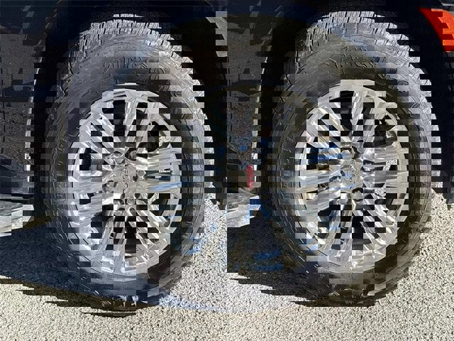 Used 2021 GMC Yukon SLT w/ SLT Premium Package image 9