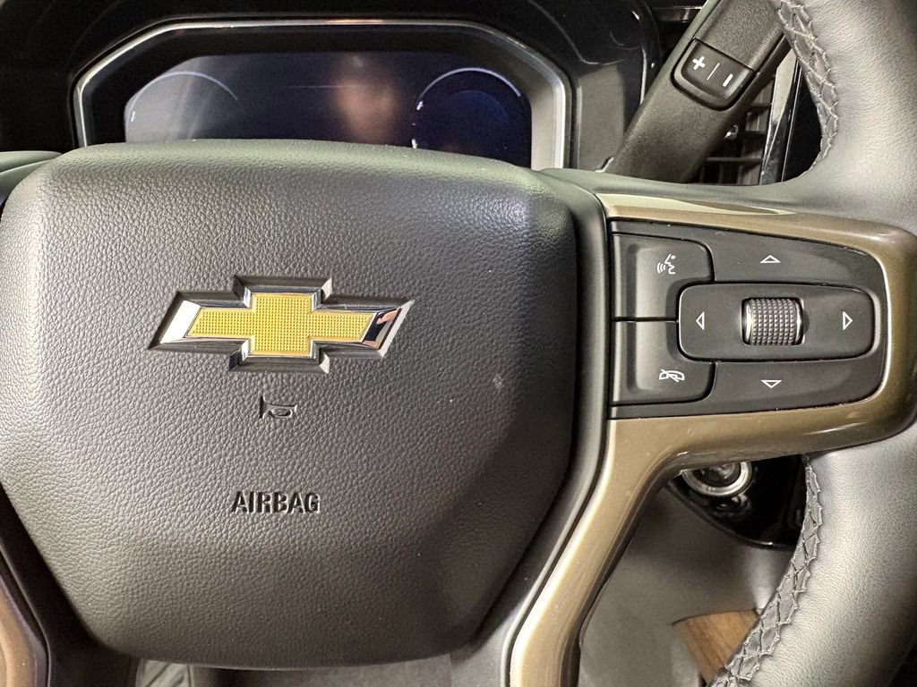 Used 2024 Chevrolet Silverado 2500 High Country w/ High Country Premium Package AWD/4WD image 23
