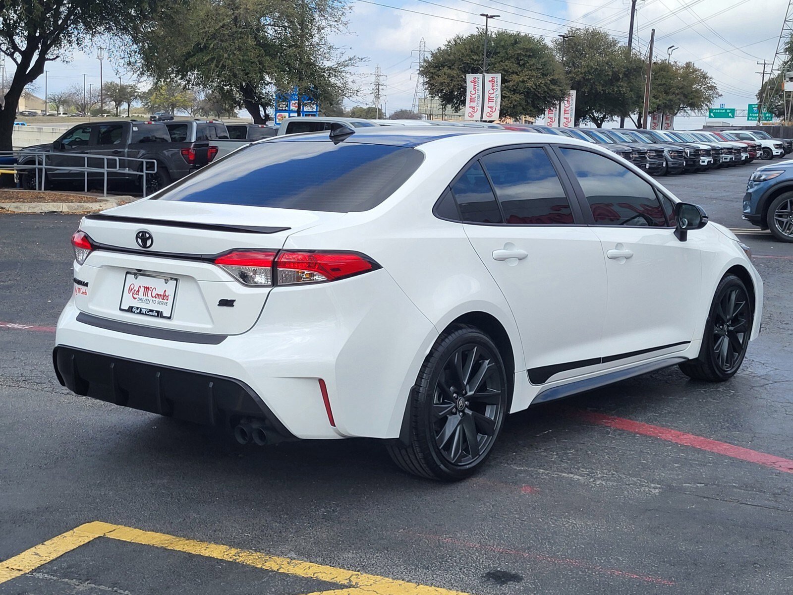 Used 2025 Toyota Corolla SE image 3