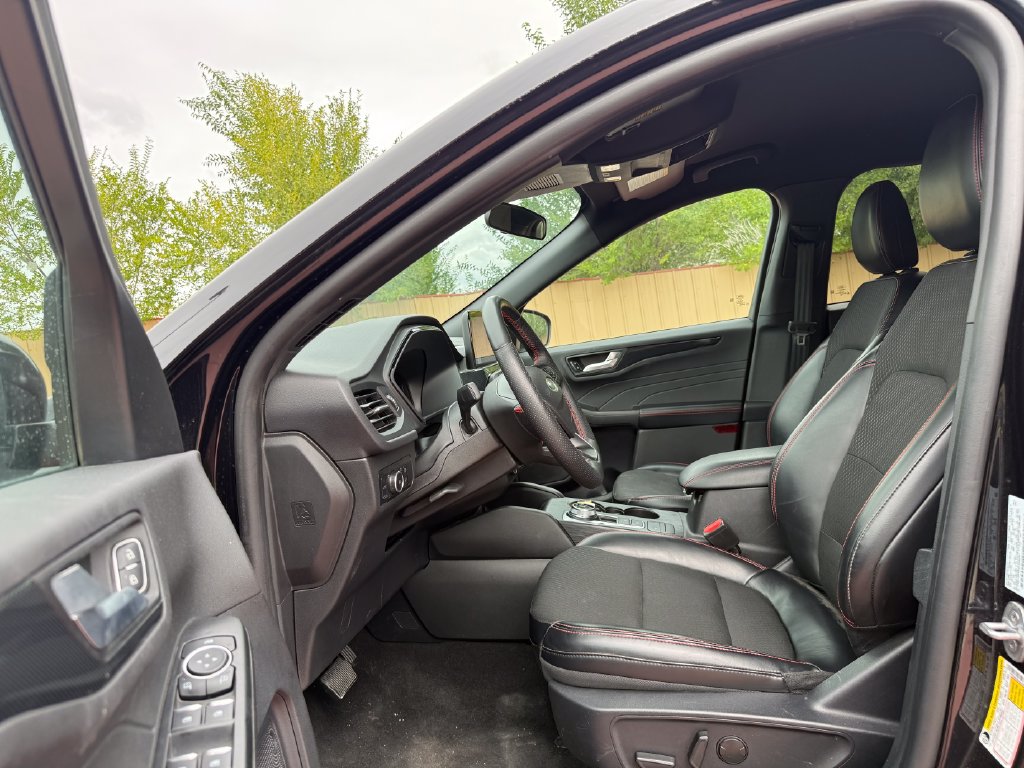 Certified 2025 Ford Escape ST-Line Select AWD/4WD image 12