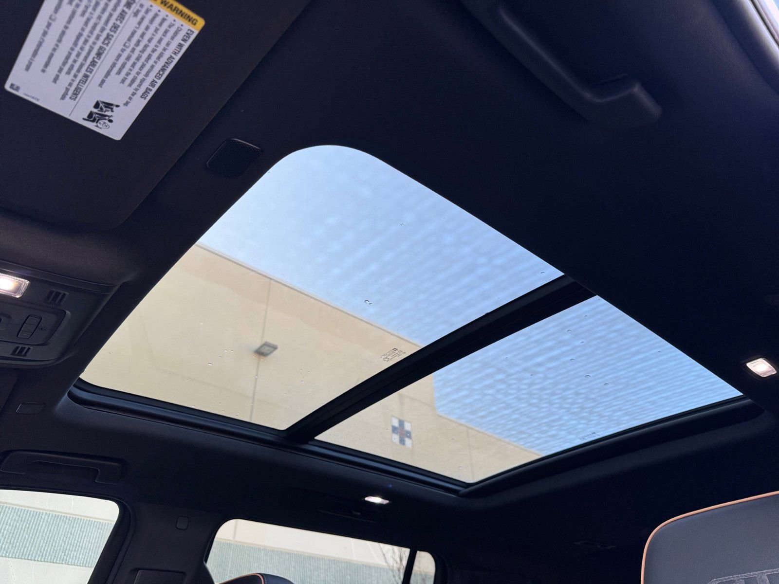 Used 2022 GMC Yukon XL AT4 image 25