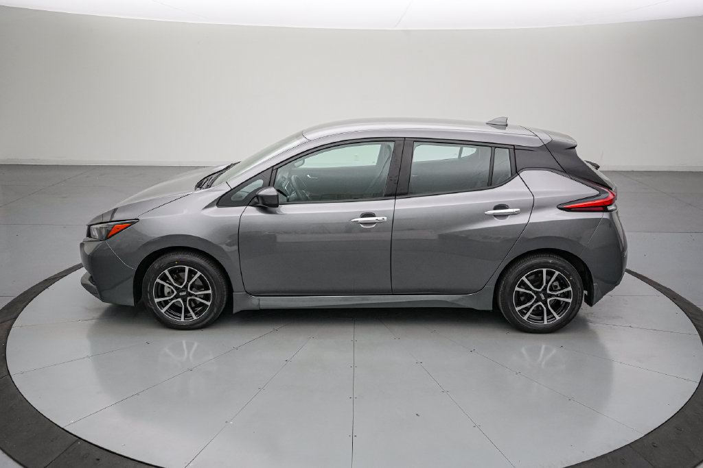 Used 2025 Nissan Leaf S FWD image 7