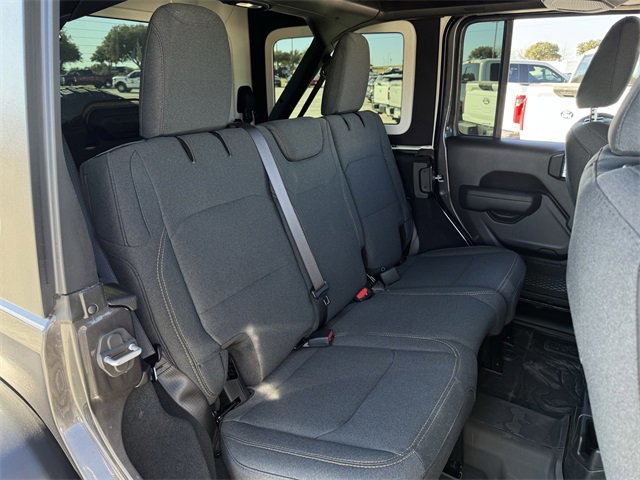 Used 2025 Jeep Wrangler Willys image 27