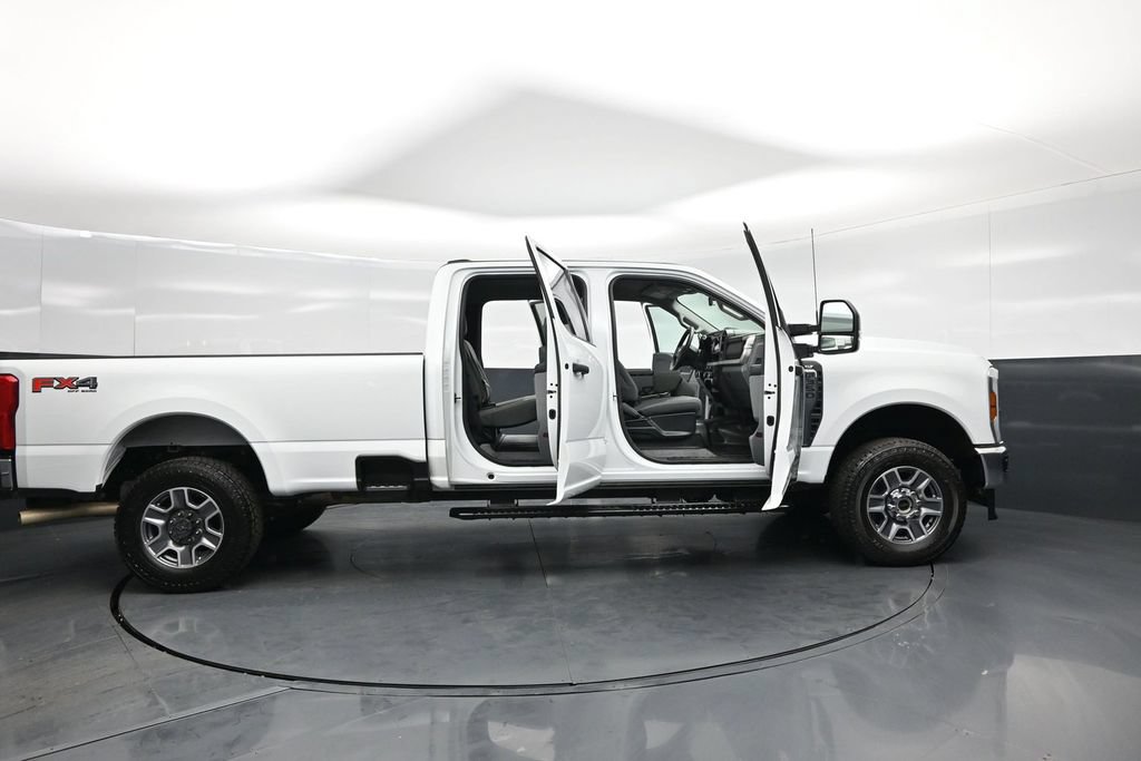 Certified 2025 Ford F350 XLT AWD/4WD image 5