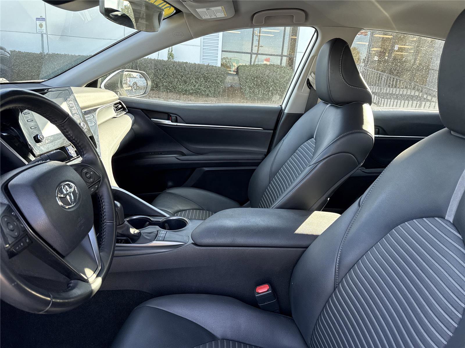 Used 2024 Toyota Camry SE image 10