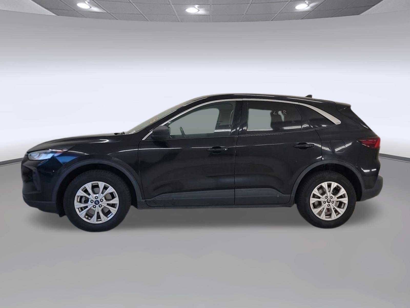 Certified 2023 Ford Escape Active AWD/4WD image 2