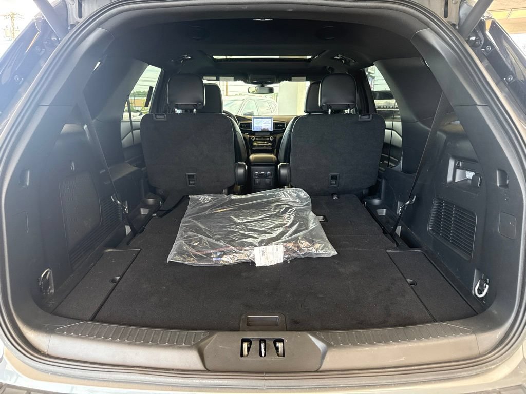 Certified 2024 Ford Explorer ST-Line w/ Class IV Trailer Tow Package AWD/4WD image 8
