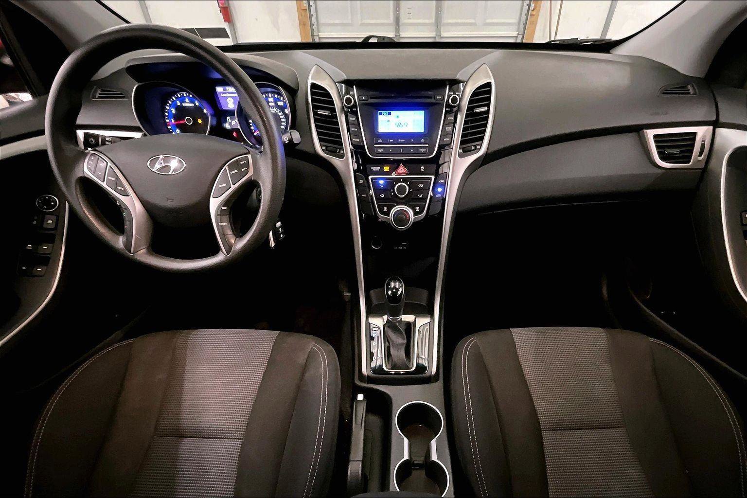 Used 2017 Hyundai Elantra GT image 14