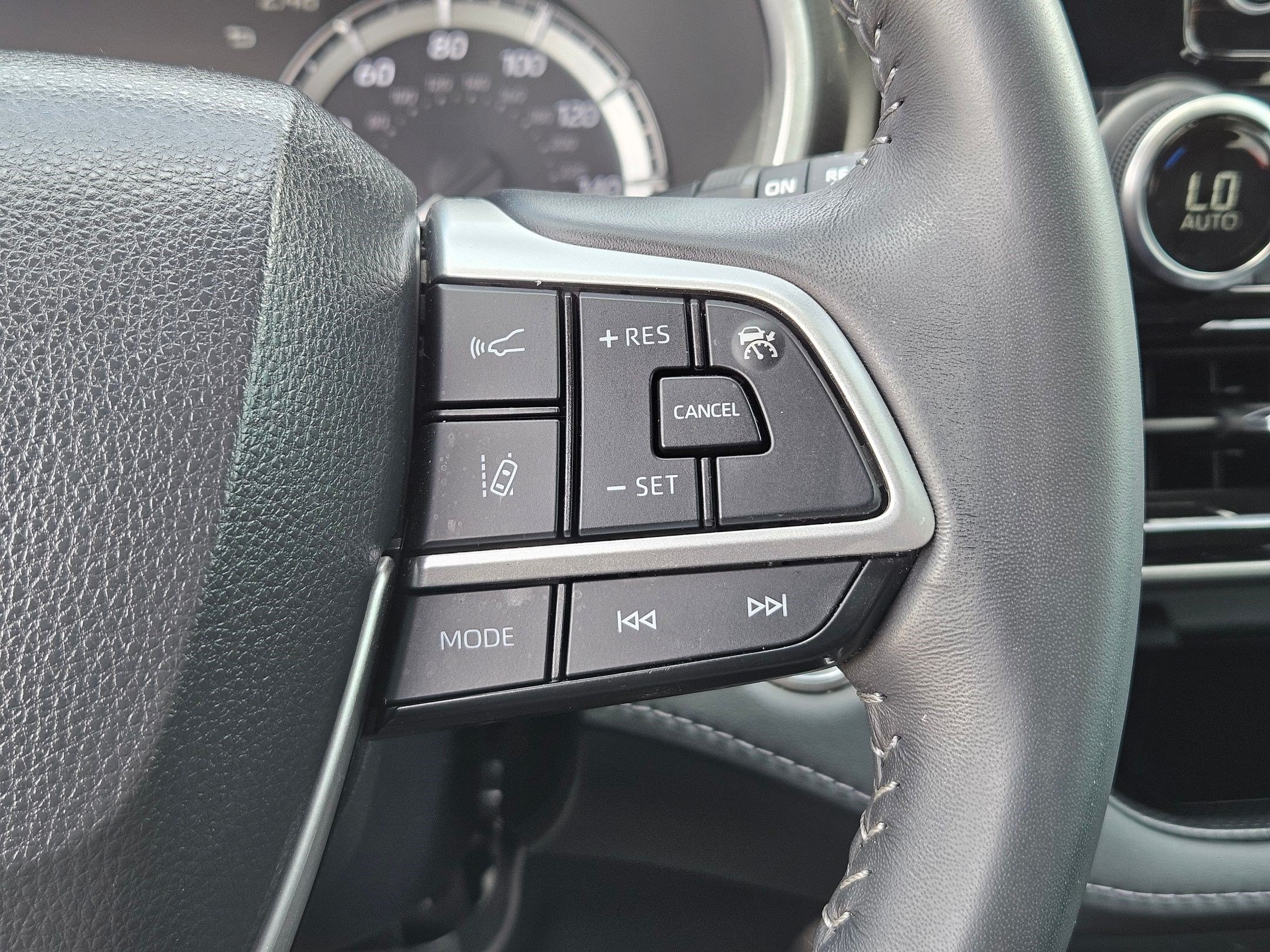 Used 2023 Toyota Highlander XLE FWD image 19