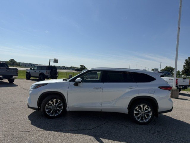 Used 2022 Toyota Highlander Limited AWD/4WD image 6