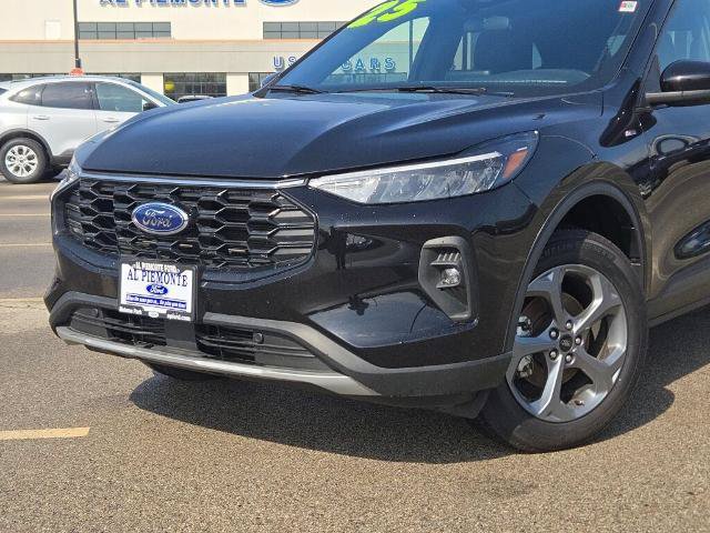 Certified 2025 Ford Escape ST-Line Select AWD/4WD image 2