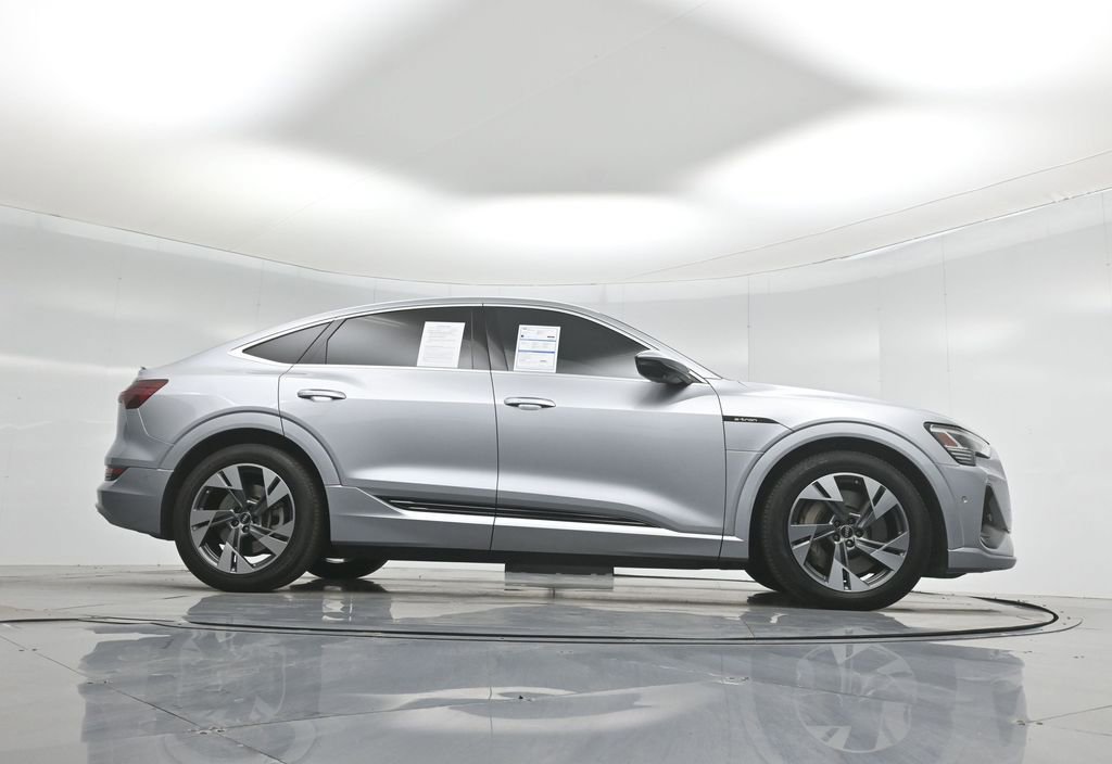 Used 2022 Audi e-tron Premium Plus image 50