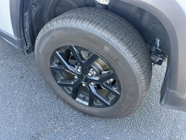 Used 2025 Jeep Grand Cherokee Altitude AWD/4WD image 7