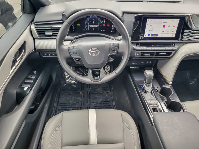 Used 2025 Toyota Camry SE image 11