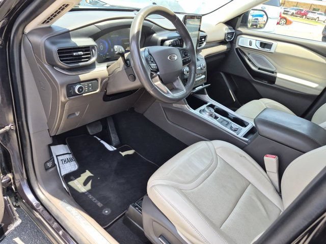 Certified 2020 Ford Explorer Platinum w/ Premium Technology Package AWD/4WD image 12