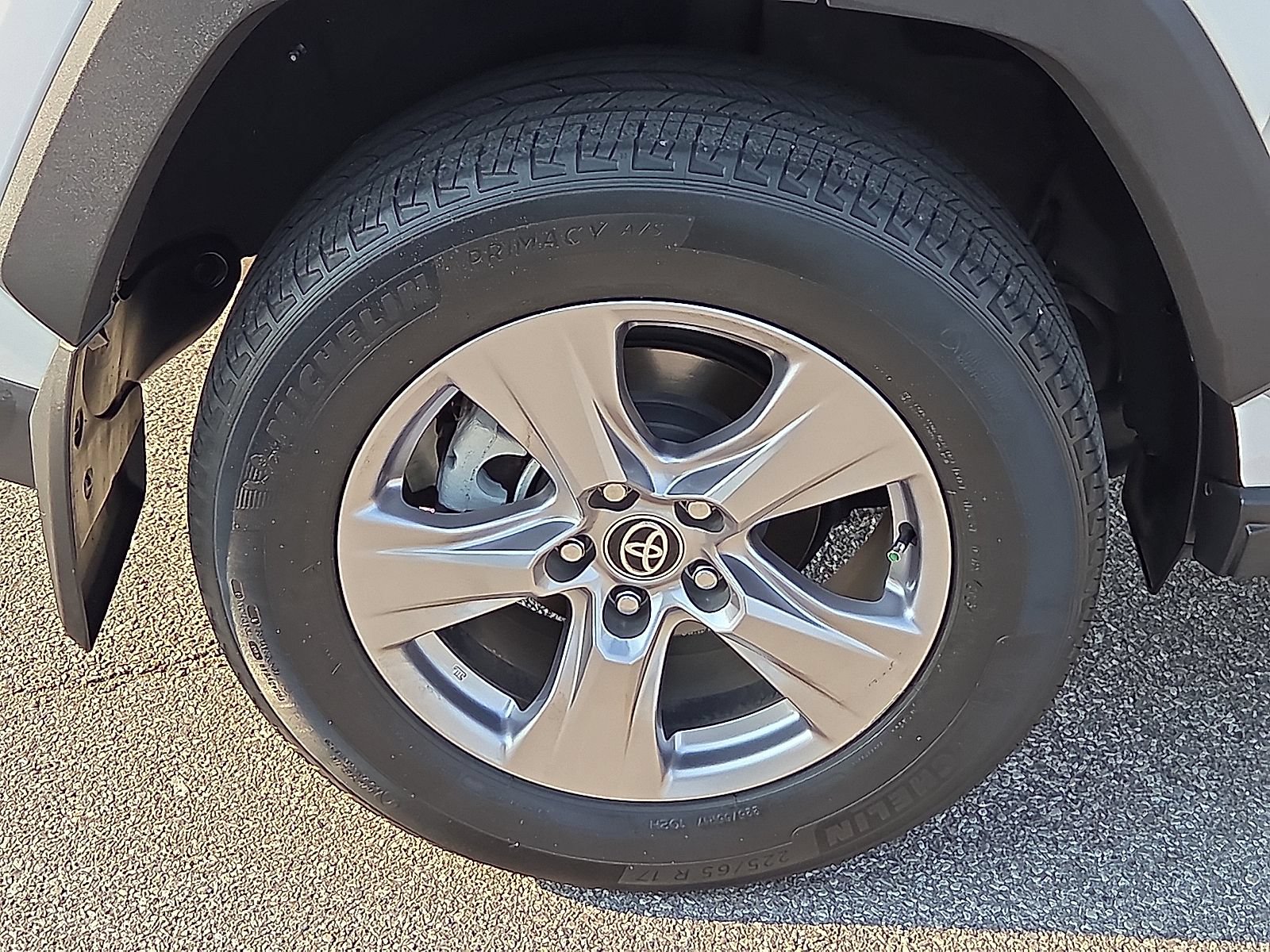 Used 2023 Toyota RAV4 XLE w/ Convenience Package FWD image 7