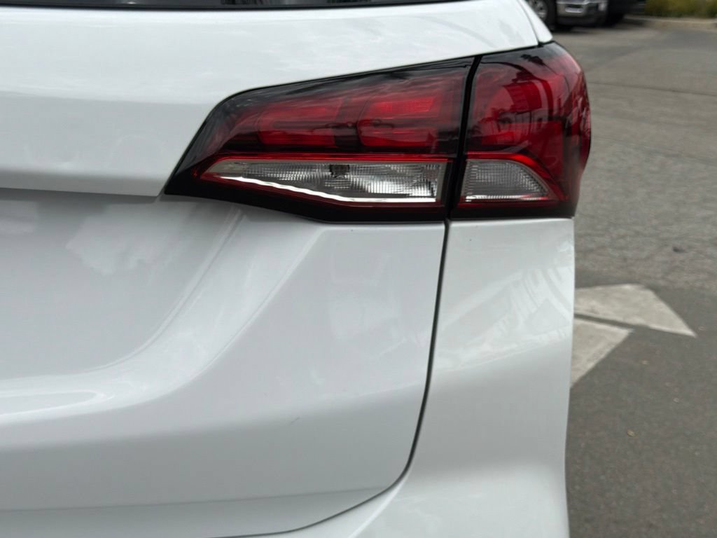 Used 2024 Chevrolet Equinox LS w/ Driver Confidence II Package FWD image 17