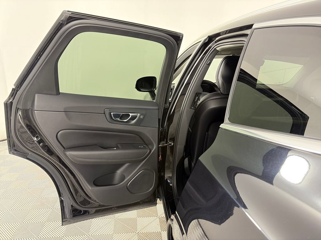 Used 2020 Volvo XC60 T6 Inscription AWD/4WD image 12