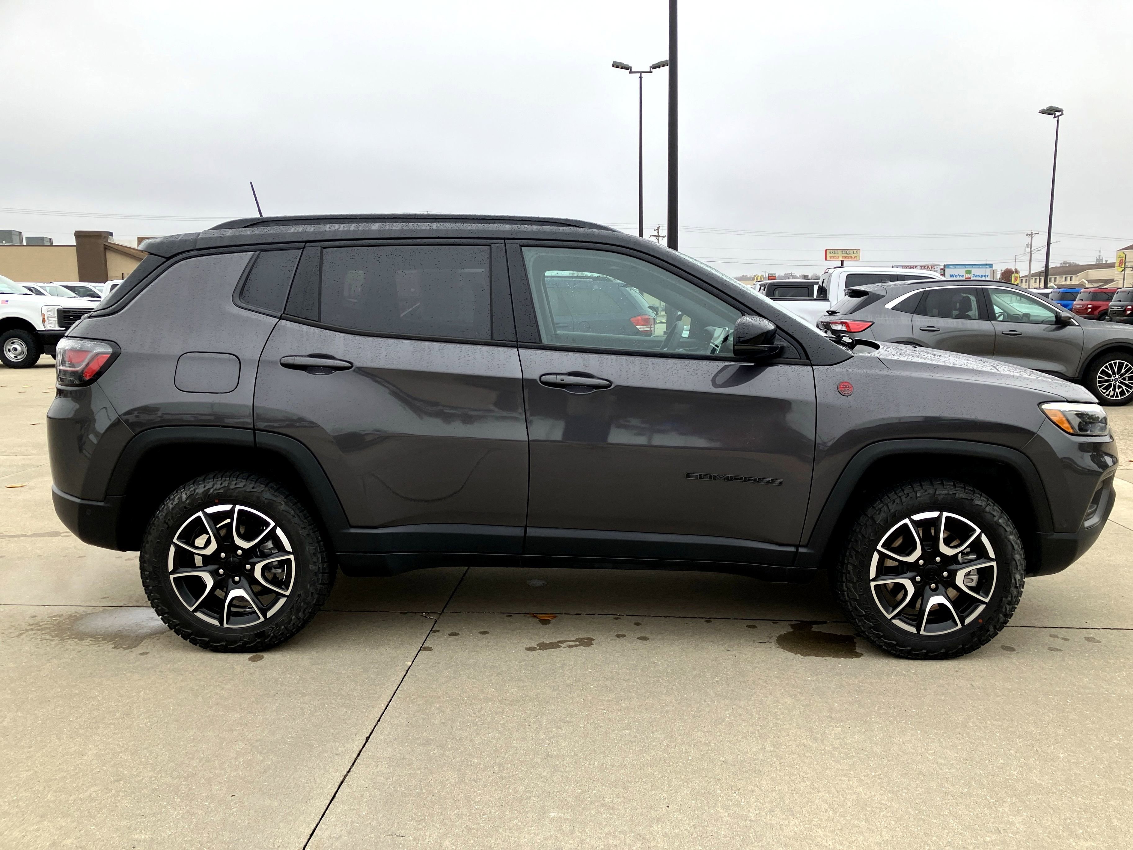 Used 2024 Jeep Compass Trailhawk w/ Trailhawk Elite Group image 6