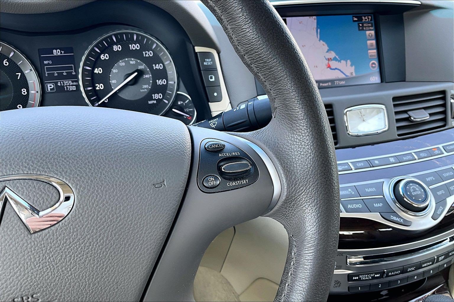 Used 2019 INFINITI Q70 Luxe AWD/4WD image 19