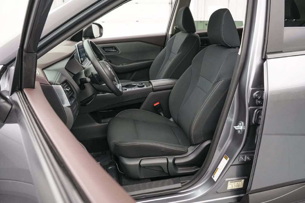 Used 2023 Nissan Rogue S AWD/4WD image 11