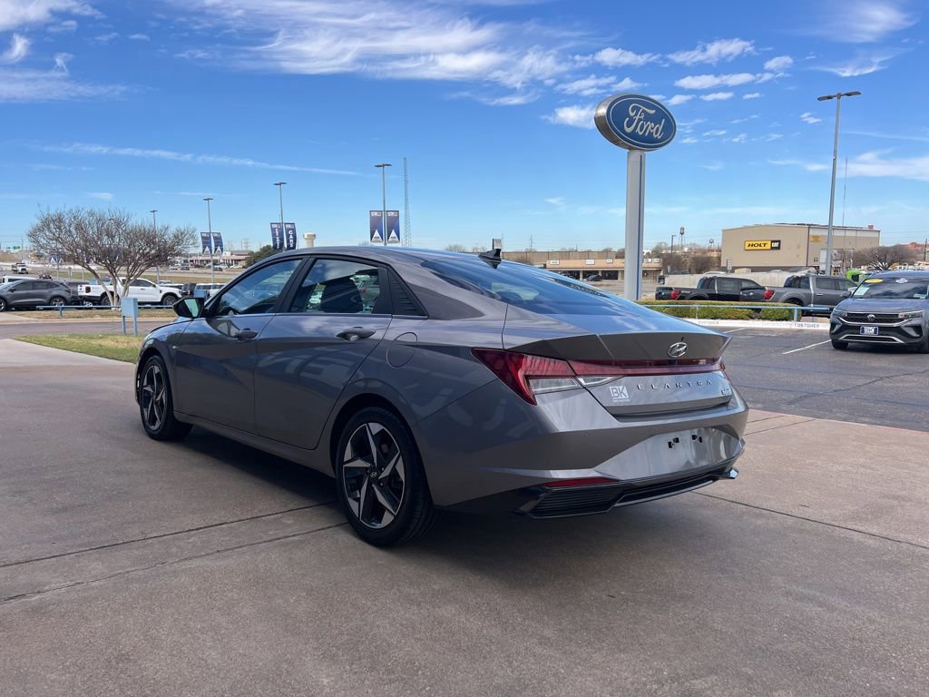 Used 2023 Hyundai Elantra Limited image 2