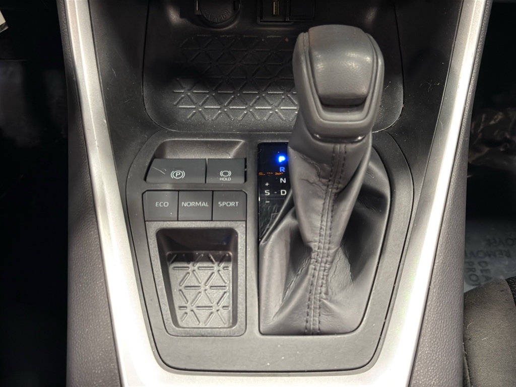 Used 2022 Toyota RAV4 LE image 24