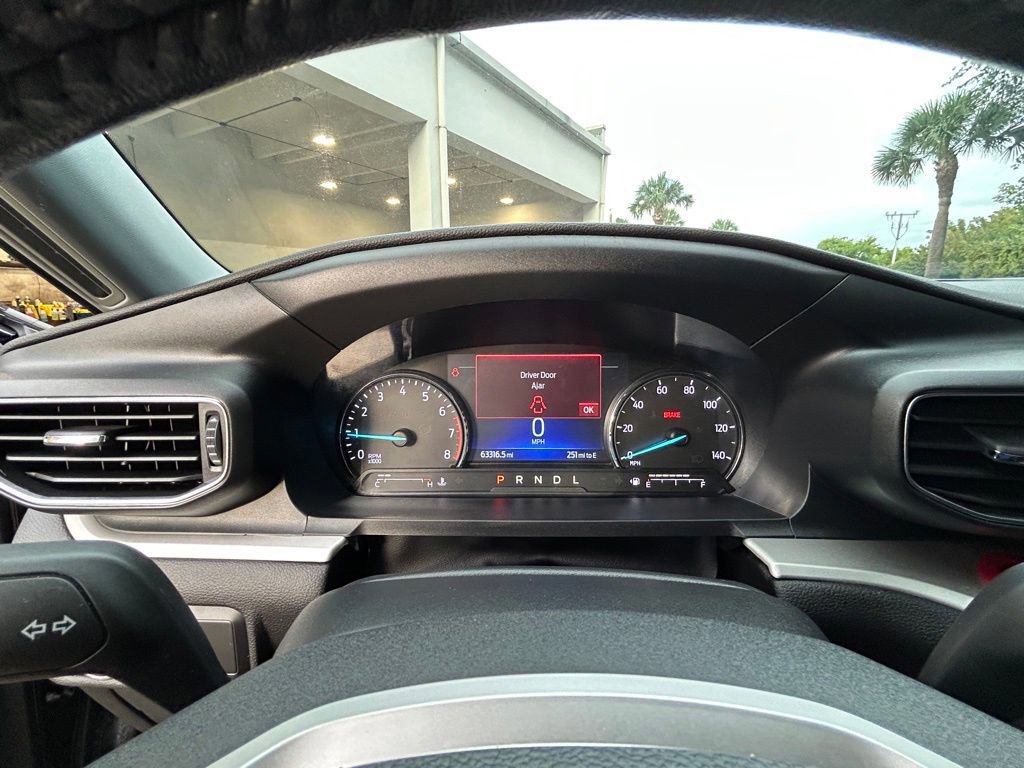 Certified 2022 Ford Explorer XLT w/ Equipment Group 202A RWD image 39