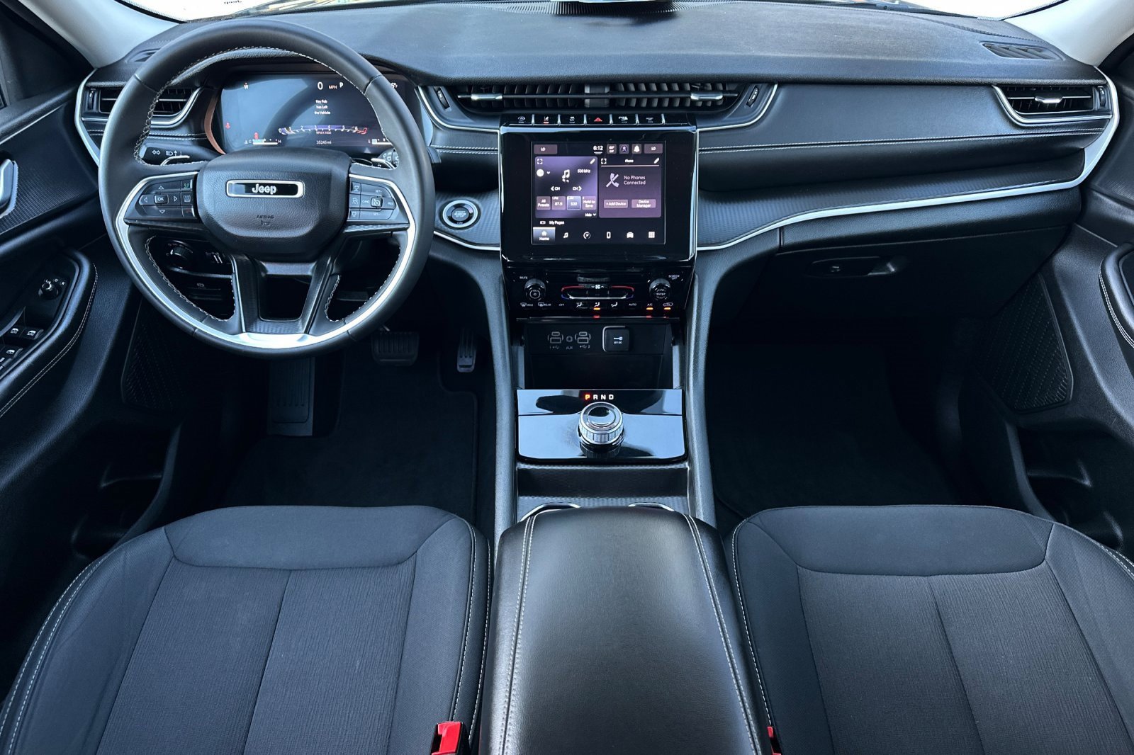 Used 2024 Jeep Grand Cherokee L Laredo image 12