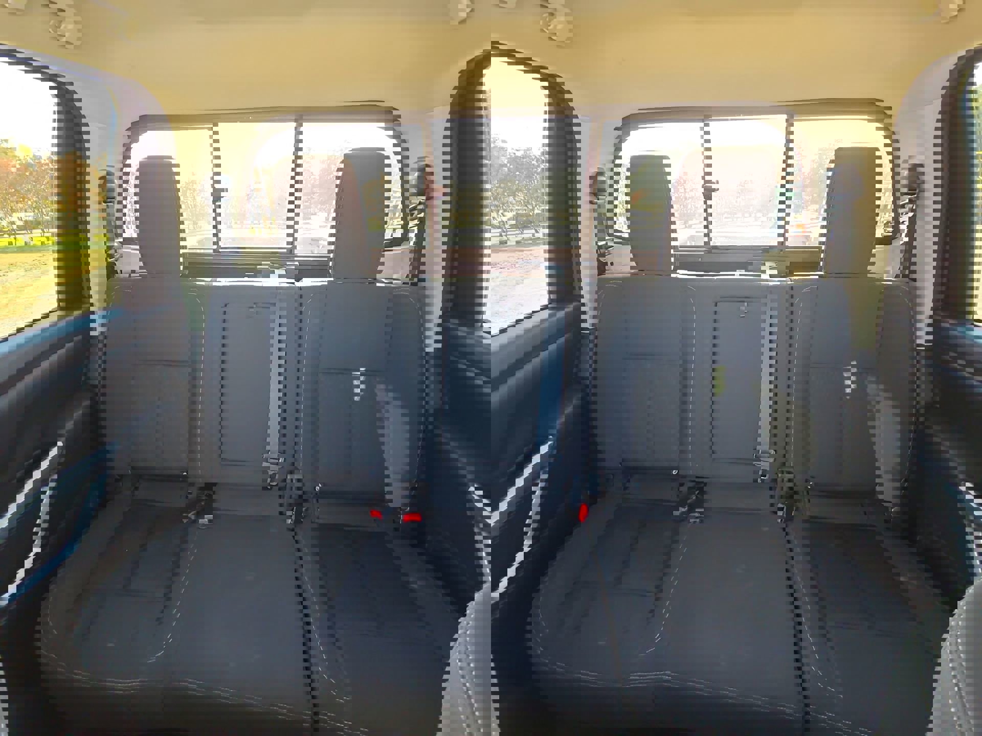 Used 2017 Nissan Titan SV image 19