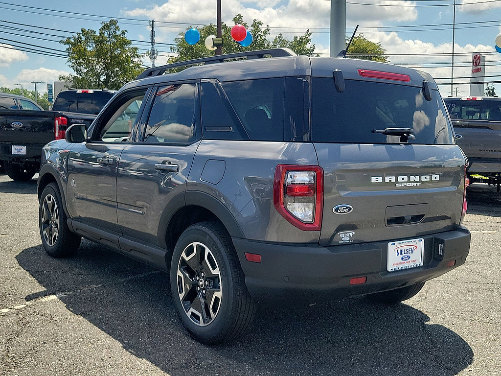 Certified 2023 Ford Bronco Sport Outer Banks w/ Tech Package AWD/4WD image 11
