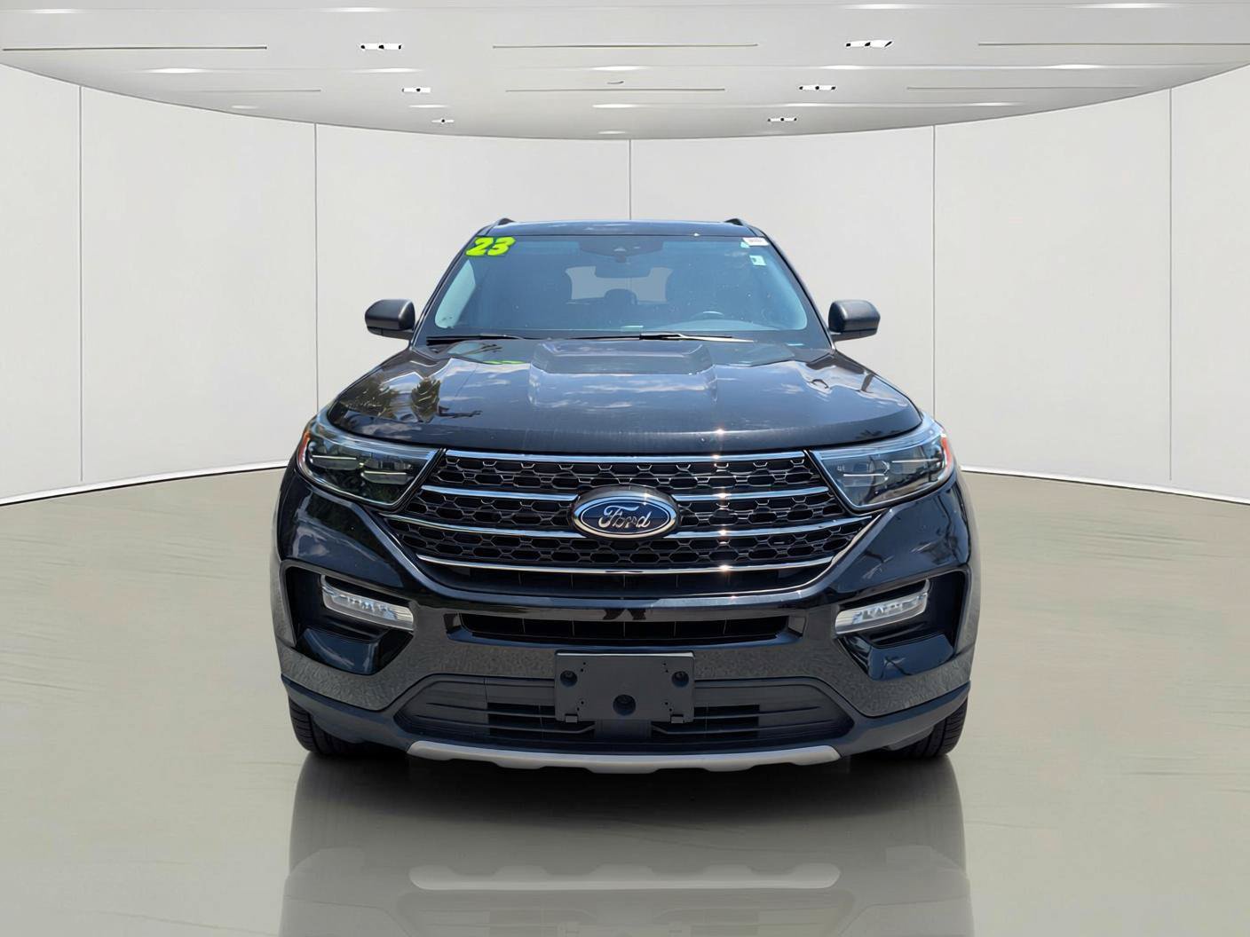 Certified 2023 Ford Explorer XLT w/ Equipment Group 202A AWD/4WD image 3