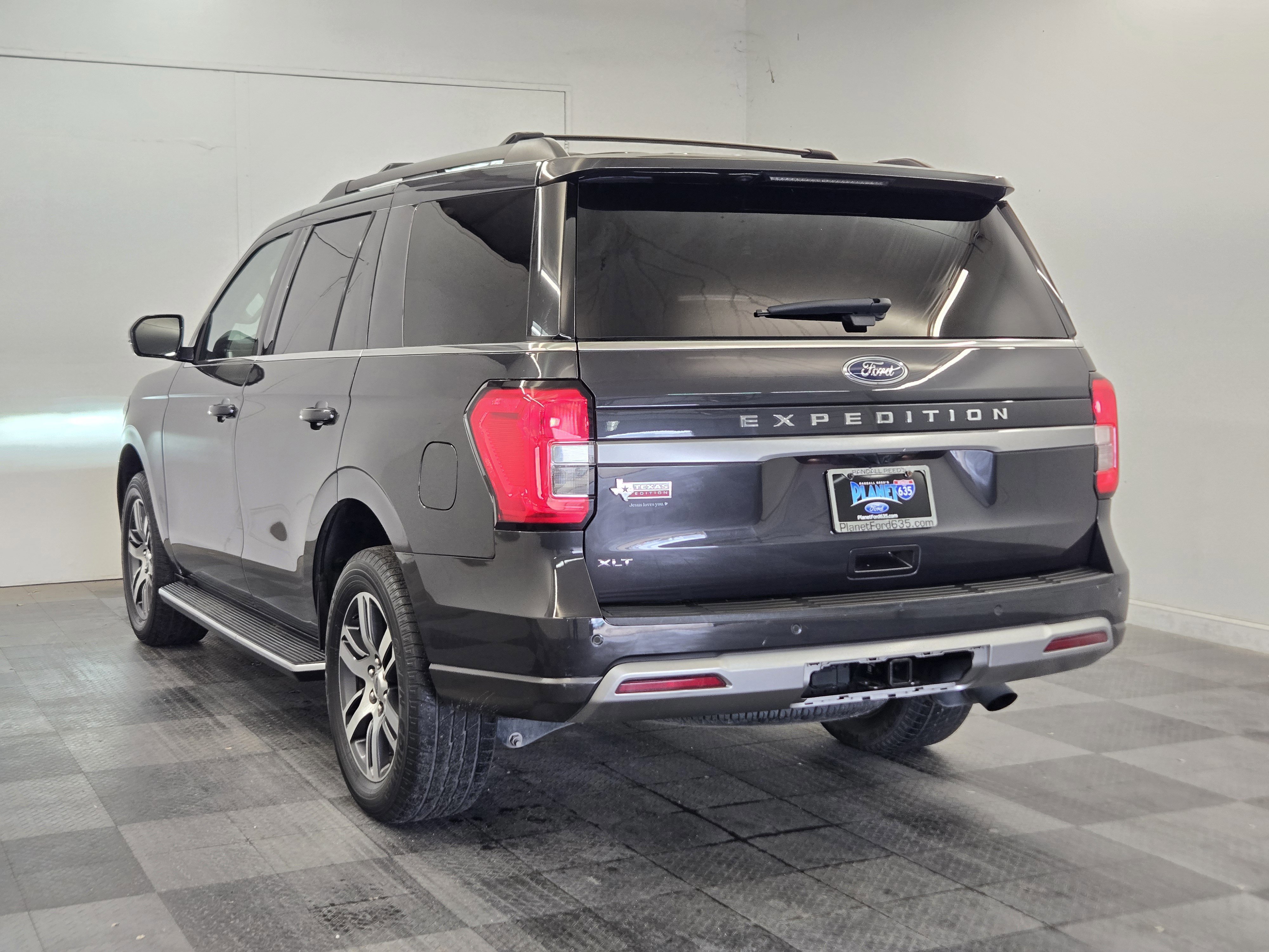 Certified 2022 Ford Expedition XLT image 2