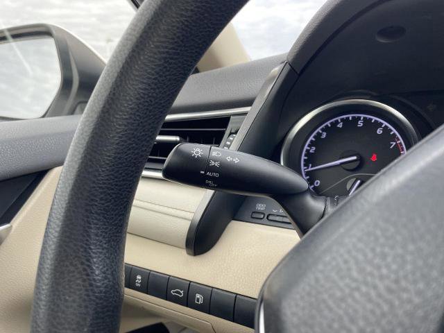 Used 2018 Toyota Camry LE image 16