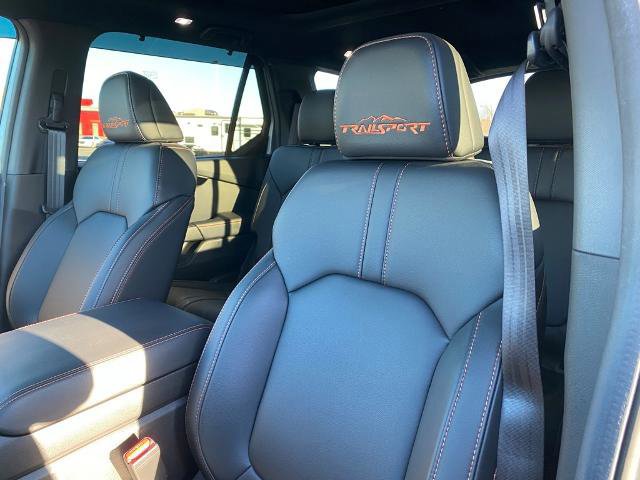 Used 2025 Honda Pilot TrailSport image 11